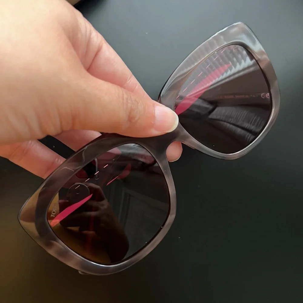 Tod’s Women’s Authentic Sunglasses Shades with Case Whipstitched Leather
